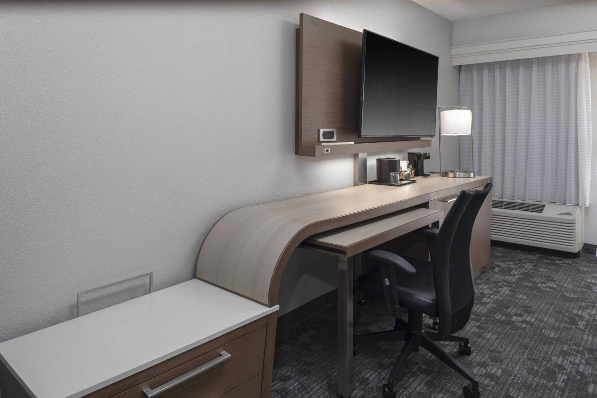 Courtyard Indianapolis Northwest Ξενοδοχείο Εξωτερικό φωτογραφία